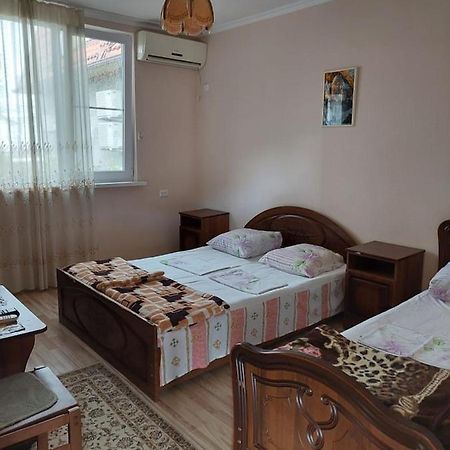 Гостевой Дом Белый Лотос Gagra Buitenkant foto