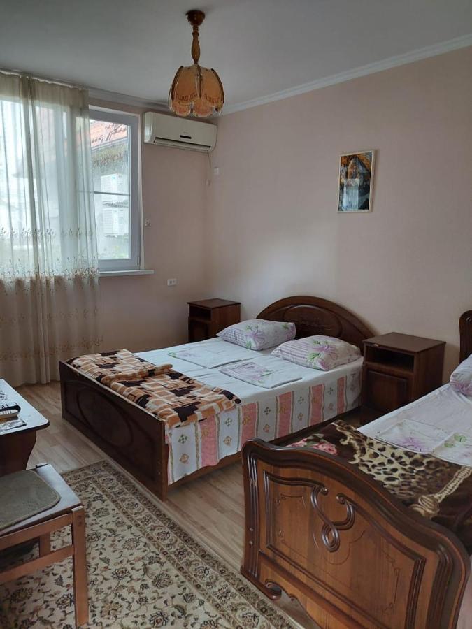 Гостевой Дом Белый Лотос Gagra Buitenkant foto